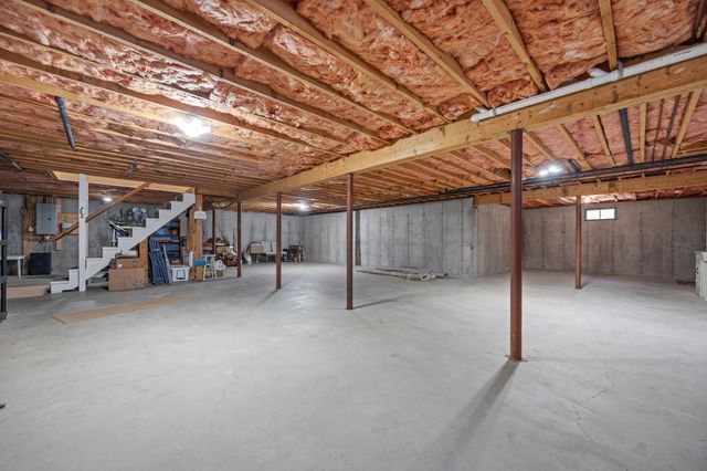 18 Pleasant Wood Dr, Sandwich, MA 02563