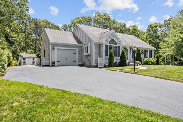 18 Pleasant Wood Dr, Sandwich, MA 02563