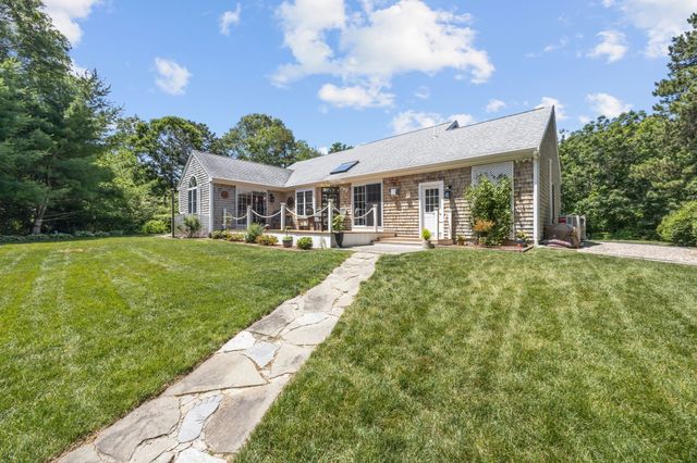 18 Pleasant Wood Dr, Sandwich, MA 02563