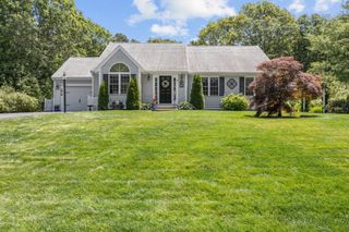 18 Pleasant Wood Dr, Sandwich, MA 02563