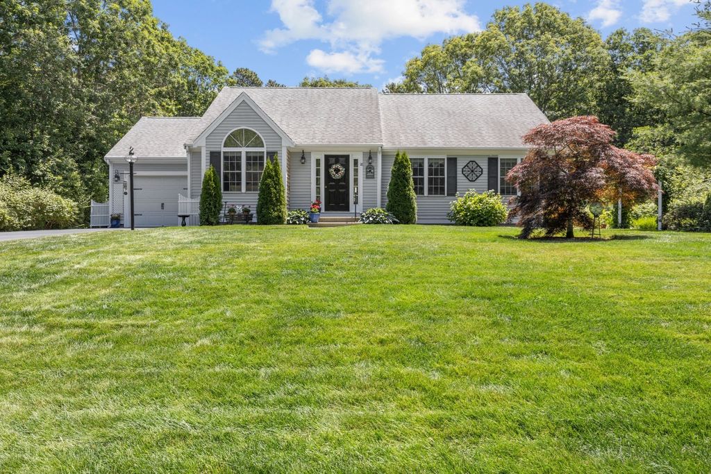 18 Pleasant Wood Dr, Sandwich, MA 02563