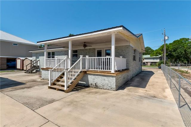 832 Desoto Drive, Dauphin Island, AL 36528