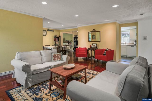 692 Fanny Ct NE, Salem, OR 97301