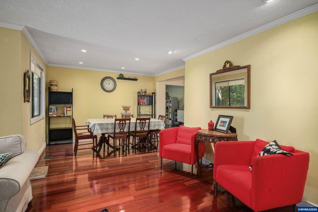 692 Fanny Ct NE, Salem, OR 97301