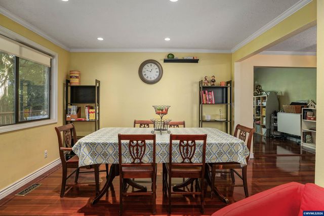 692 Fanny Ct NE, Salem, OR 97301