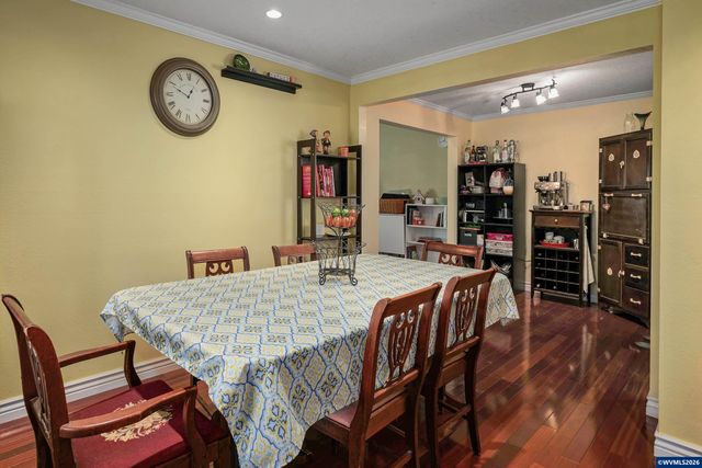 692 Fanny Ct NE, Salem, OR 97301