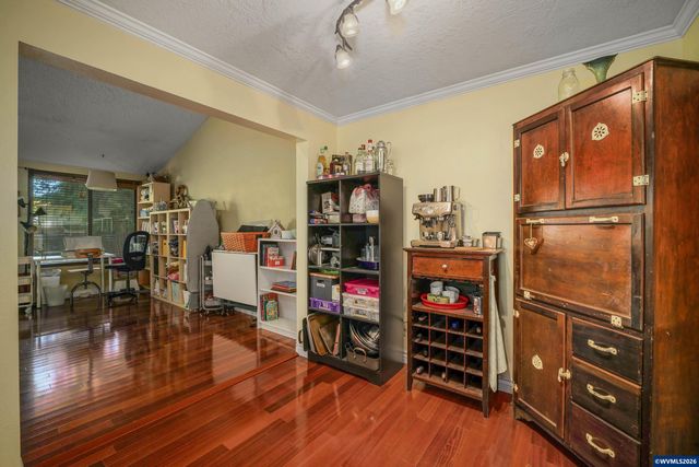 692 Fanny Ct NE, Salem, OR 97301