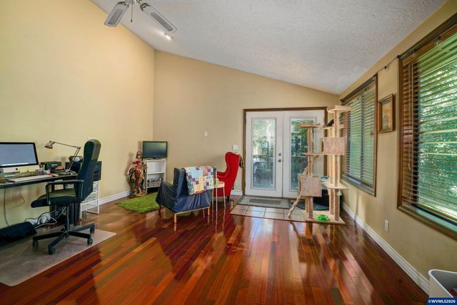 692 Fanny Ct NE, Salem, OR 97301