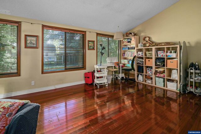 692 Fanny Ct NE, Salem, OR 97301