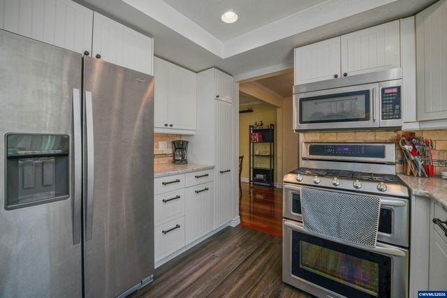 692 Fanny Ct NE, Salem, OR 97301