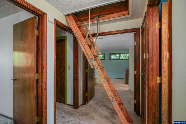 692 Fanny Ct NE, Salem, OR 97301