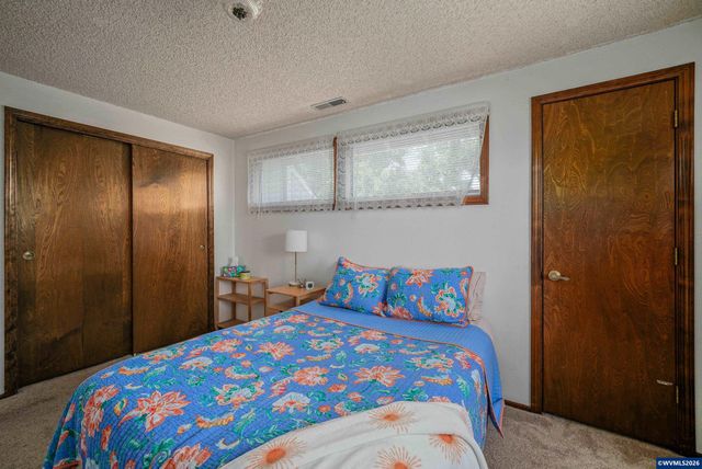 692 Fanny Ct NE, Salem, OR 97301