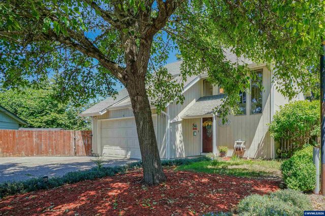 692 Fanny Ct NE, Salem, OR 97301