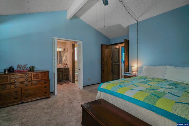 692 Fanny Ct NE, Salem, OR 97301