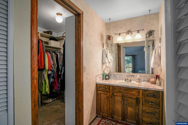 692 Fanny Ct NE, Salem, OR 97301