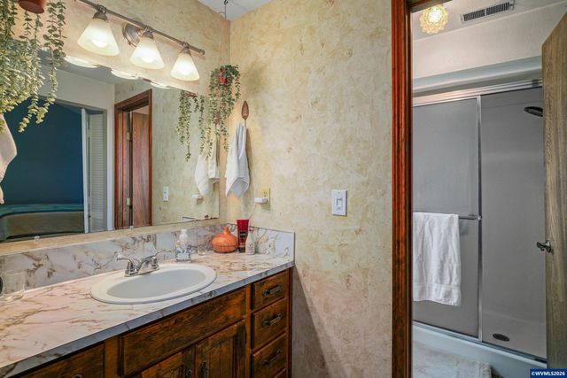 692 Fanny Ct NE, Salem, OR 97301