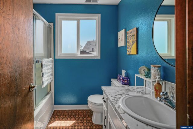 692 Fanny Ct NE, Salem, OR 97301