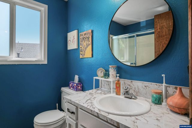 692 Fanny Ct NE, Salem, OR 97301