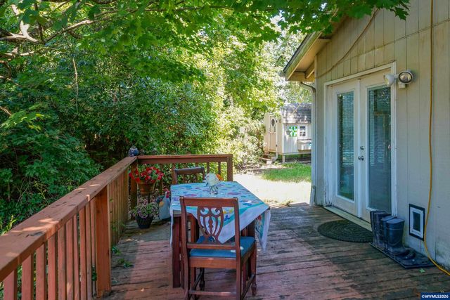 692 Fanny Ct NE, Salem, OR 97301