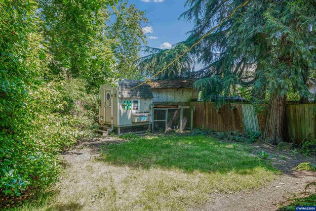 692 Fanny Ct NE, Salem, OR 97301