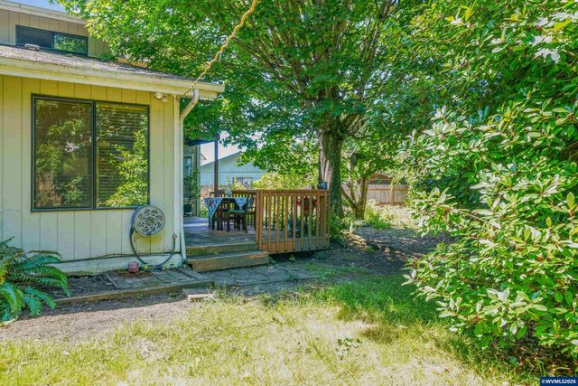 692 Fanny Ct NE, Salem, OR 97301