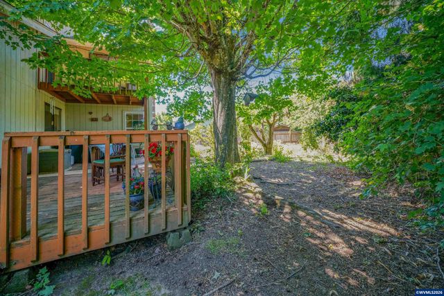 692 Fanny Ct NE, Salem, OR 97301