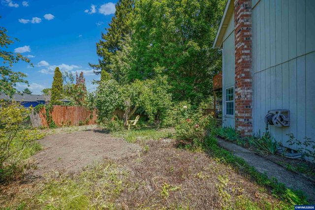 692 Fanny Ct NE, Salem, OR 97301