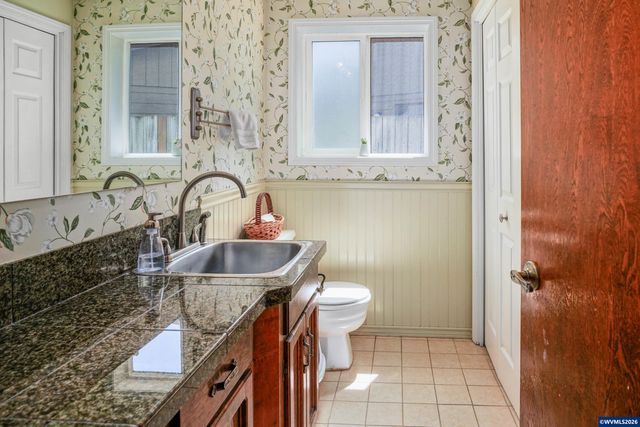 692 Fanny Ct NE, Salem, OR 97301