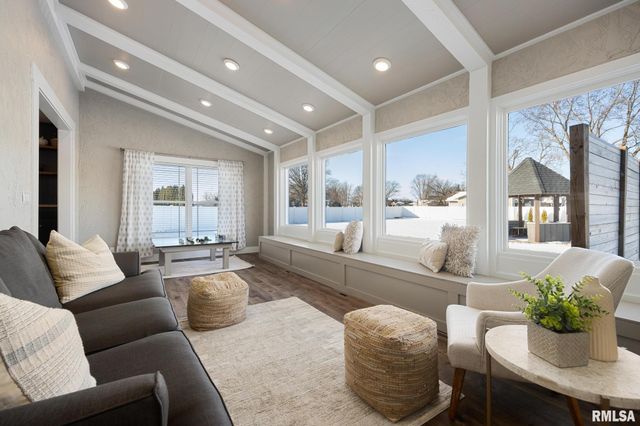 1001 E POLK Street, Morton, IL 61550