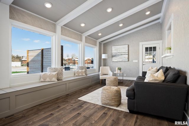 1001 E POLK Street, Morton, IL 61550