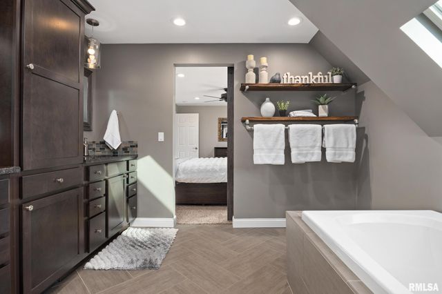 1001 E POLK Street, Morton, IL 61550