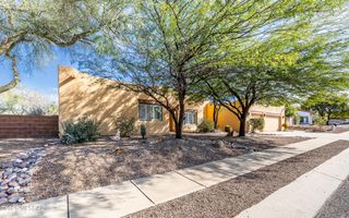 250 N Eastern Slope Loop, Tucson, AZ 85748