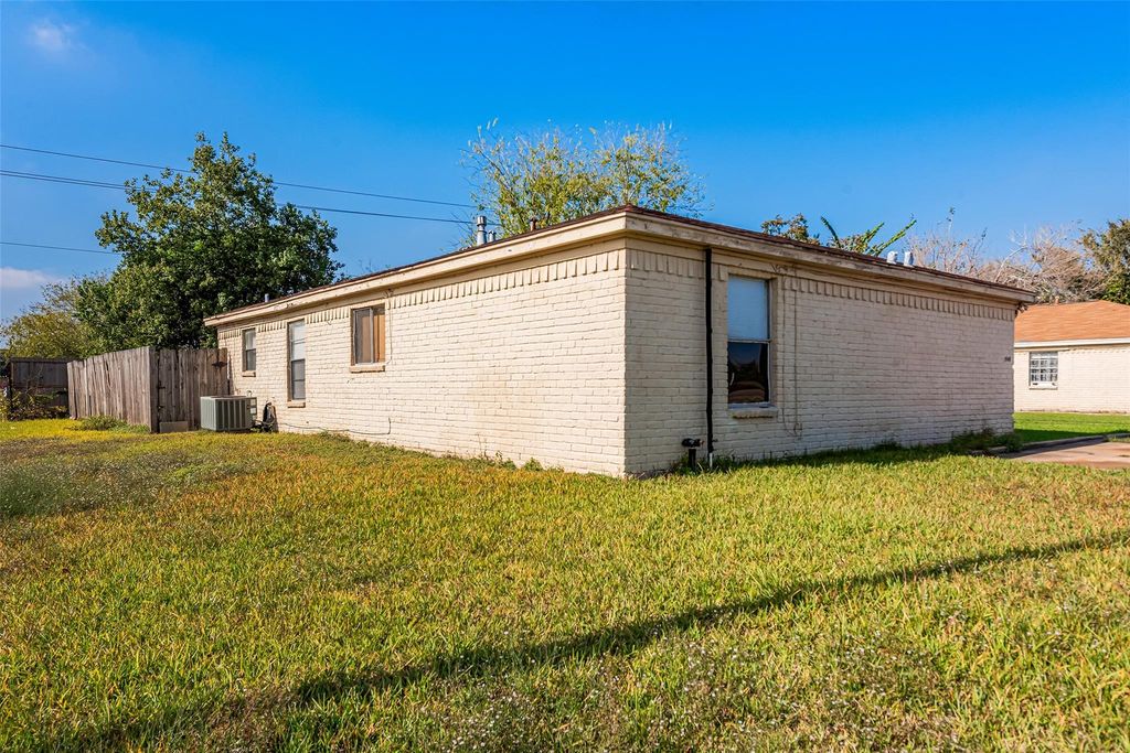 3348 Scotch Moss Lane, La Porte, TX 77571