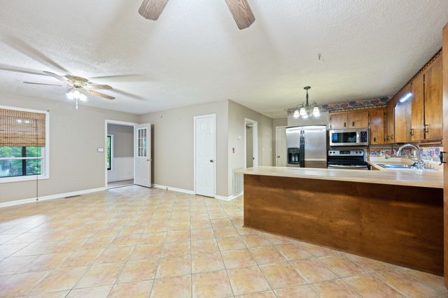 95 Brasher Dr, Decaturville, TN 38329