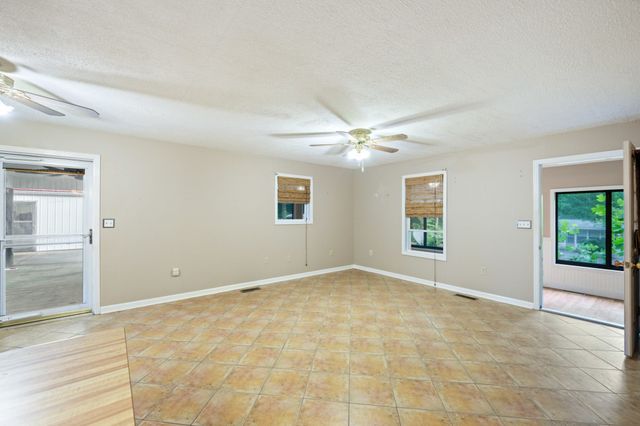 95 Brasher Dr, Decaturville, TN 38329