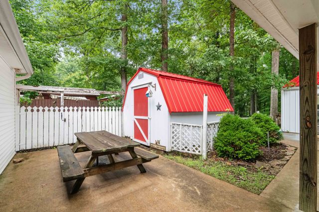 95 Brasher Dr, Decaturville, TN 38329