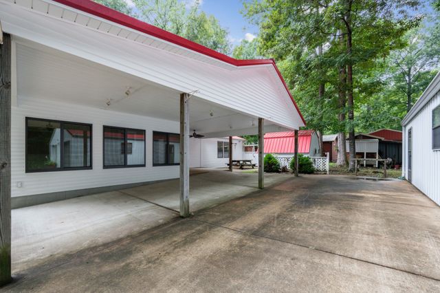 95 Brasher Dr, Decaturville, TN 38329