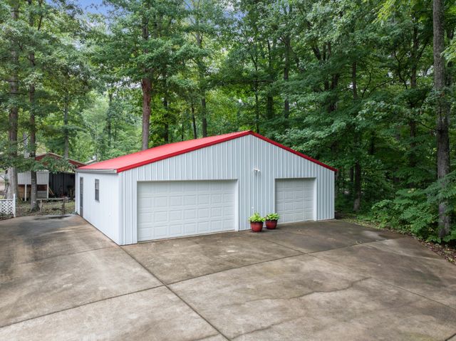 95 Brasher Dr, Decaturville, TN 38329
