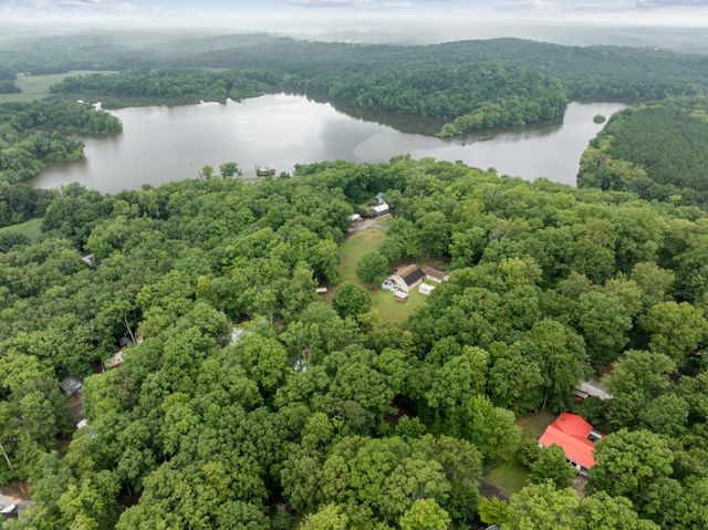 95 Brasher Dr, Decaturville, TN 38329