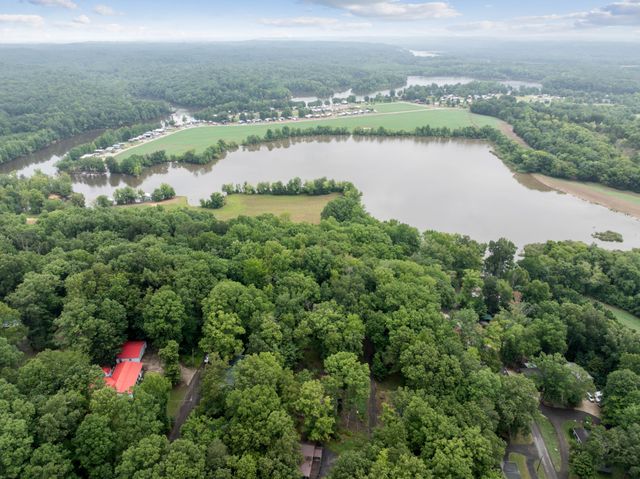 95 Brasher Dr, Decaturville, TN 38329