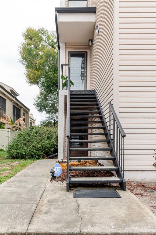 Image 3 of property listing at 4835 PURITAN CIRCLE 121, Tampa, FL 33617