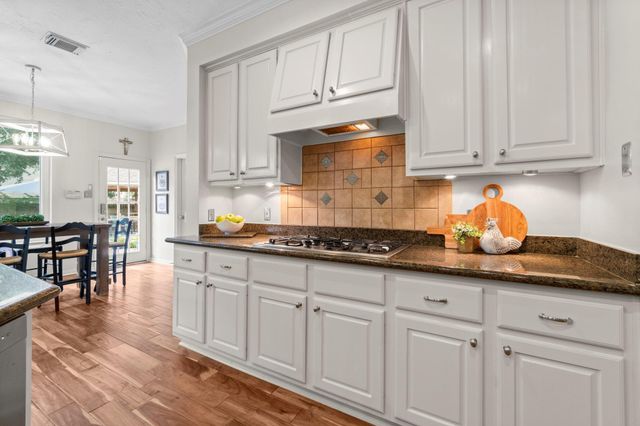 22 Royal Ridge Place, The Woodlands, TX 77382