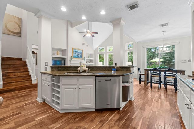 22 Royal Ridge Place, The Woodlands, TX 77382