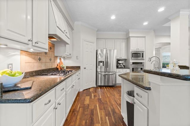 22 Royal Ridge Place, The Woodlands, TX 77382