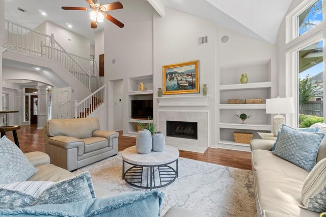 22 Royal Ridge Place, The Woodlands, TX 77382