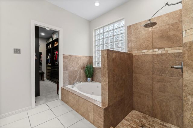 22 Royal Ridge Place, The Woodlands, TX 77382