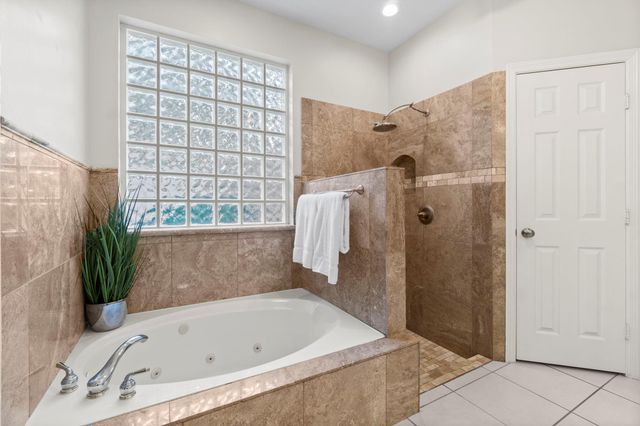 22 Royal Ridge Place, The Woodlands, TX 77382