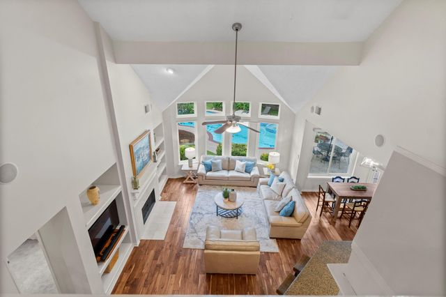 22 Royal Ridge Place, The Woodlands, TX 77382