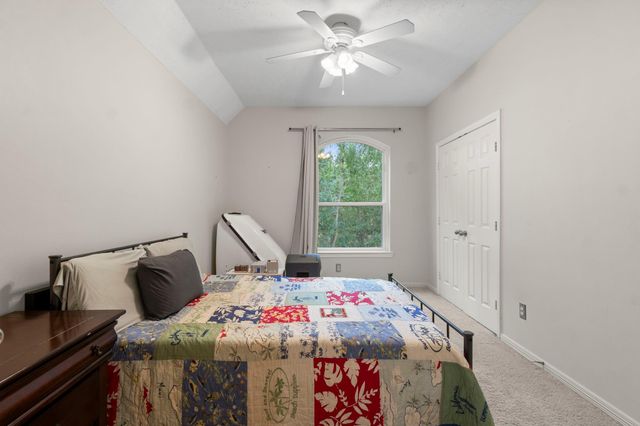 22 Royal Ridge Place, The Woodlands, TX 77382
