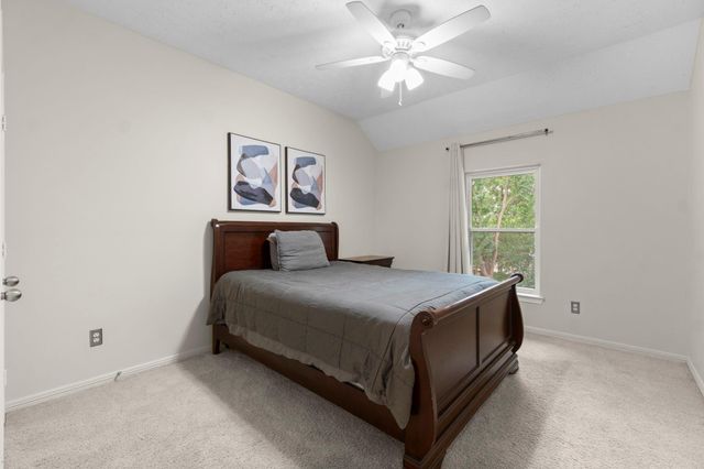 22 Royal Ridge Place, The Woodlands, TX 77382